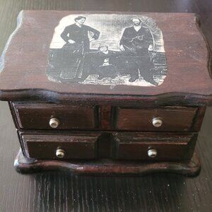 Miniature Chest of drawers/Jewelery box 7" x 4.5" x 4"